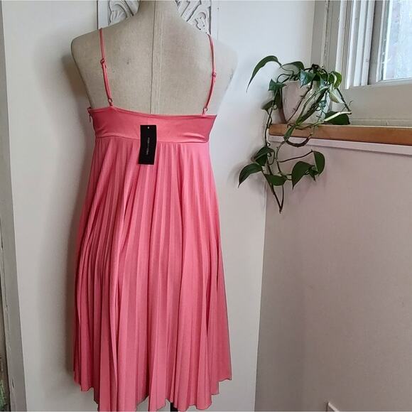 MaxAndCleo NWT Coral Sunburst Pleated Mini Dress Size 8 - Picture 13 of 16